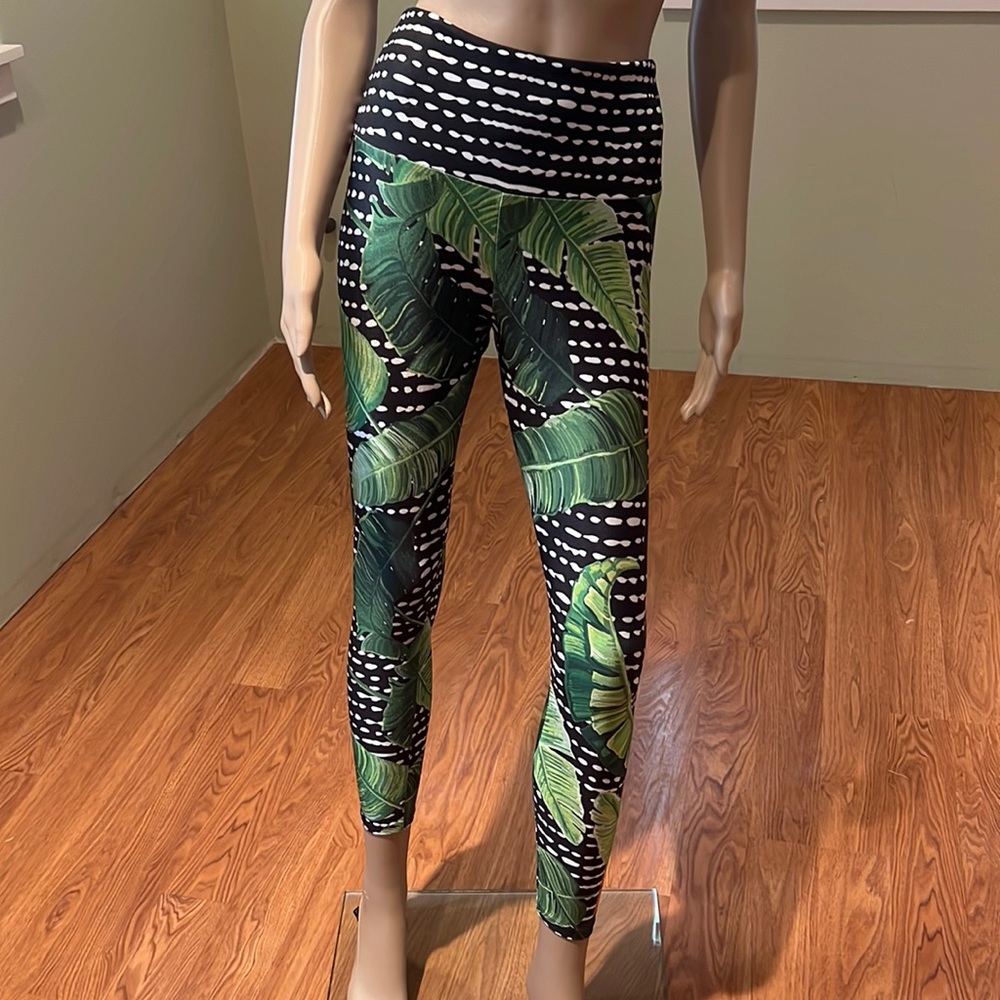 Gold Sheep Jungle Print Legging Crop Style Size M